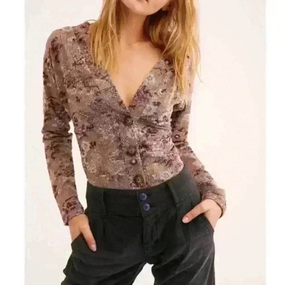 FREE PEOPLE Caroline Floral Cropped Cardigan Retro Tapestry Mulberry Size Medium - Picture 1 of 7